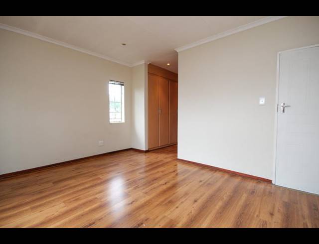 3 BEDROOM TOWNHOUSE FOR SALE IN THATCHFIELD